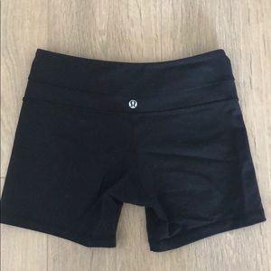 lululemon Groove Shorts EUC size 4